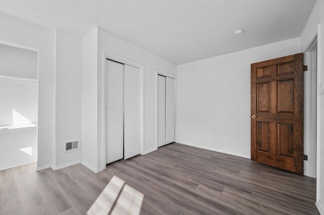 Building Photo - 5 bed 2 bath - Great Brookline location.  ...