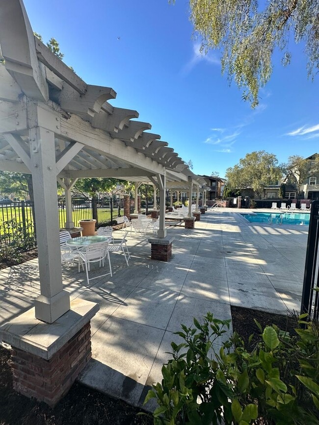 Building Photo - 2 Story home 3 Bedroom, 3 Bathroom Tustin Field.