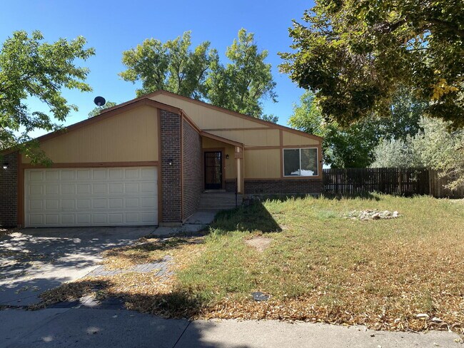 Building Photo - "Charming 3-Bed Oasis with 2 Full Baths in...