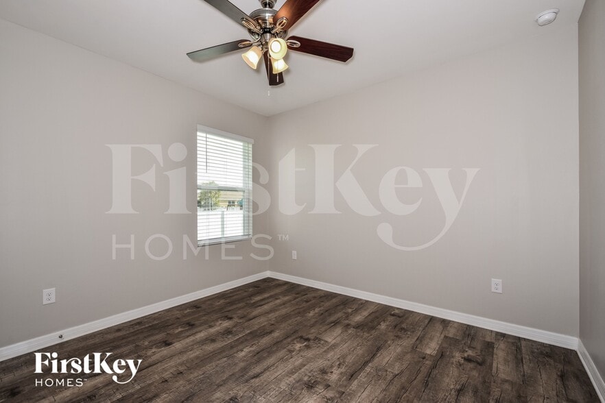 Building Photo - 1912 NW 15th Terrace