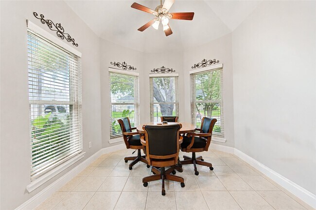 Building Photo - 1811 Emerald Green Dr