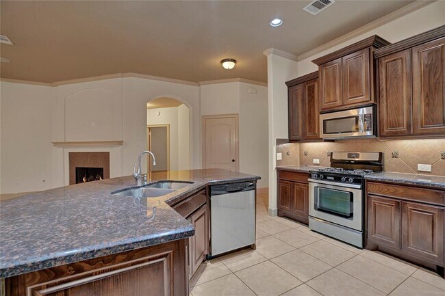 Building Photo - 10 Tallgrass Way