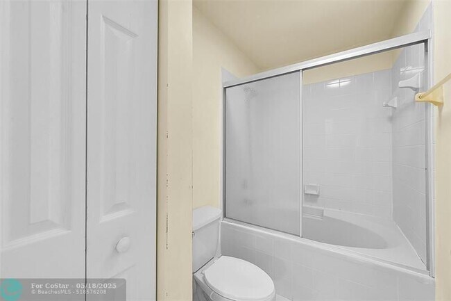 Building Photo - 5642 NW 118th Dr