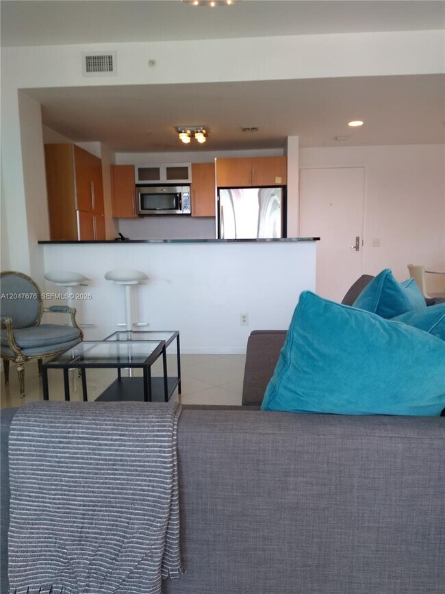 Building Photo - 300 S Biscayne Blvd