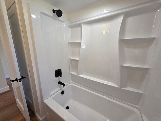 Building Photo - Fully Updated 3-bedroom, 2-bathroom house for rent in North Allegheny School District!