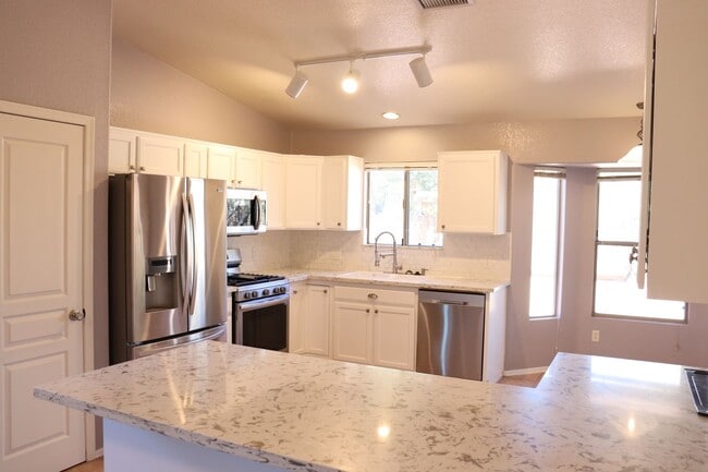Building Photo - Canyon De Flores Home