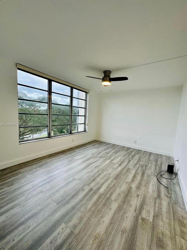 Building Photo - 2940 N Course Dr