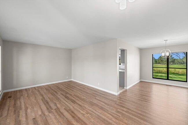 Building Photo - 3047 Staffordshire Blvd