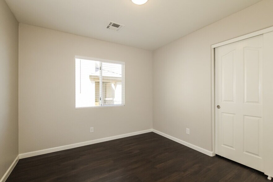 Building Photo - 5824 S 27th Dr