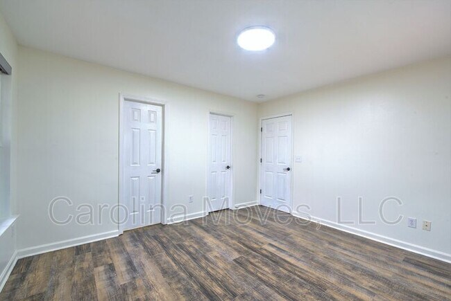 Building Photo - 406 Crescentwood Ct