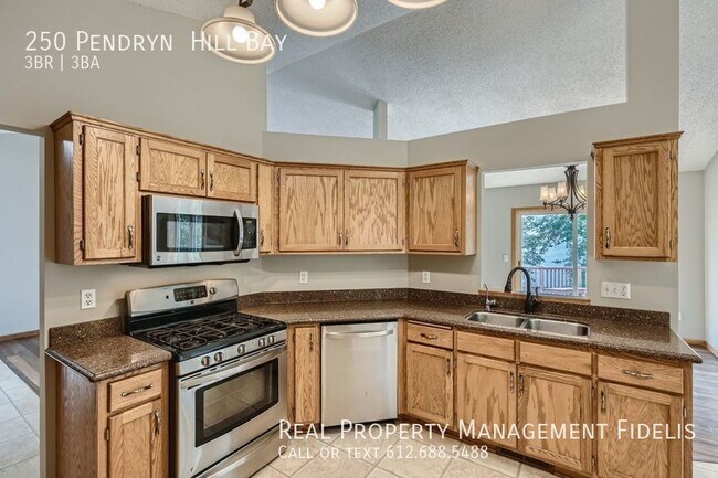 Building Photo - Fantastic 3 Bed, 3 Bath Home in Woodbury. ...