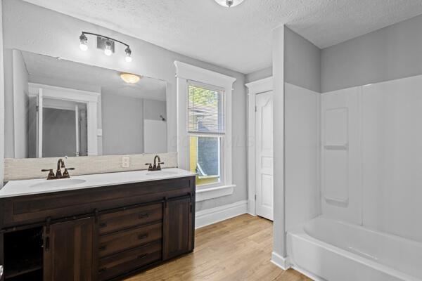 Building Photo - 571 Gilbert St