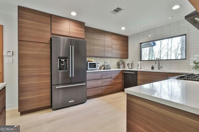 Building Photo - 115 Rolling Green