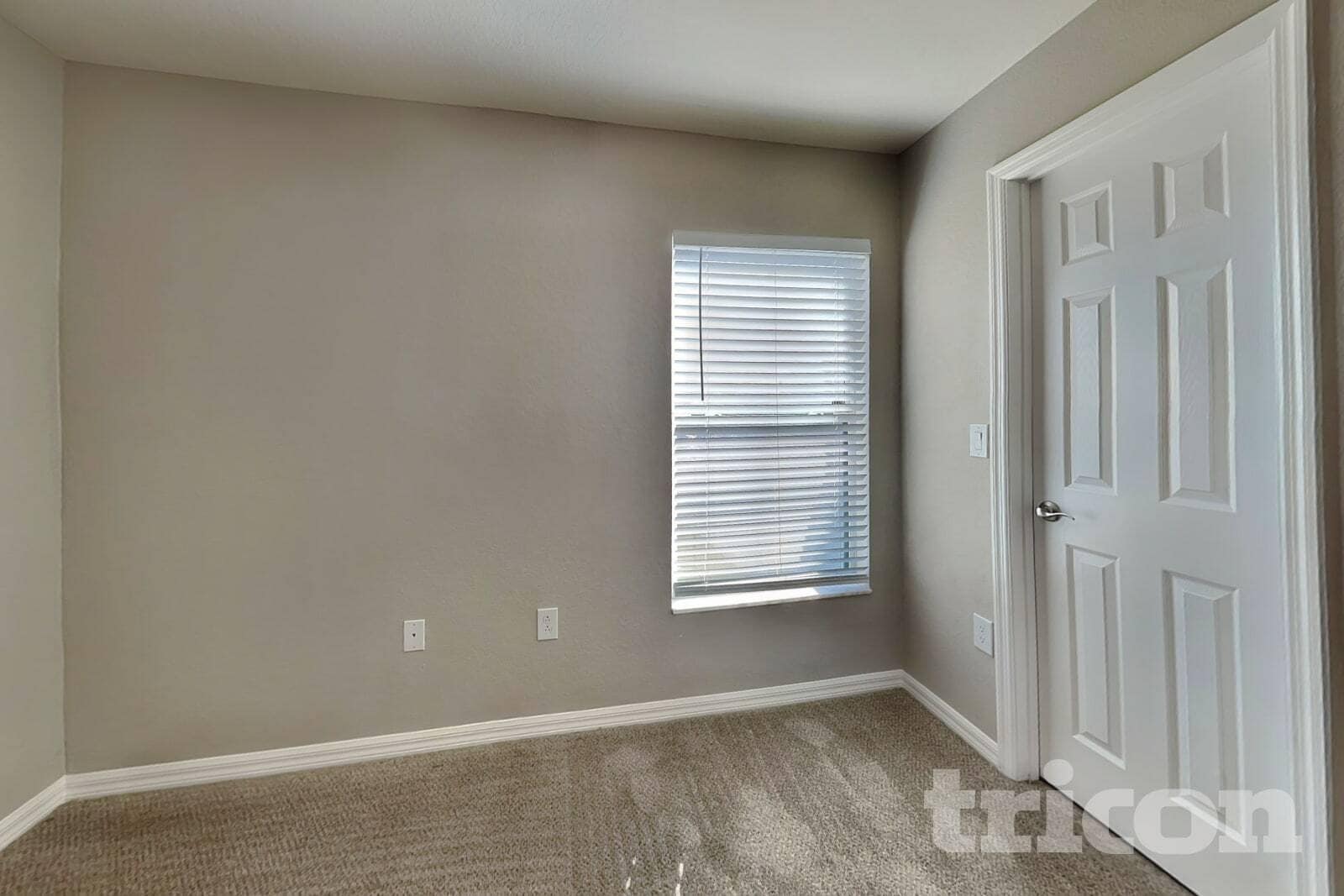 Building Photo - 921 Kingfisher Dr
