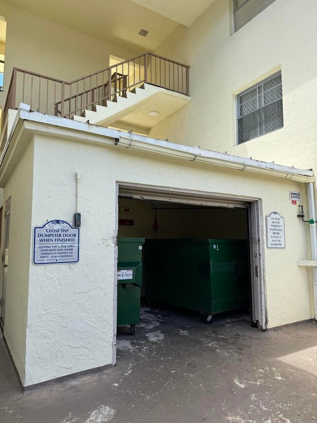 Building Photo - 4990 E Sabal Palm Blvd