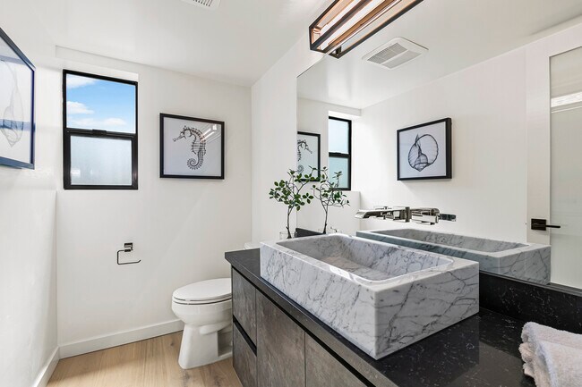 Powder-Bath Room - 6701 W Eden Ter