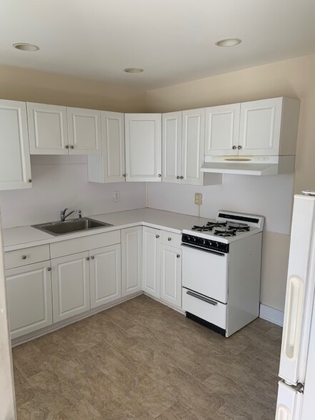 Kitchen - 228 W Barnard St