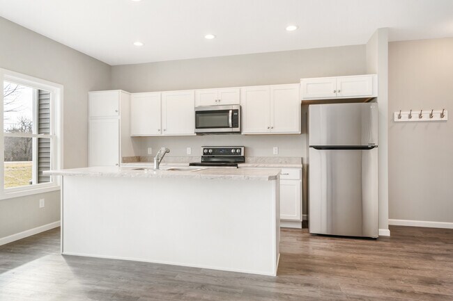 Building Photo - 10051 Bluffs Cor