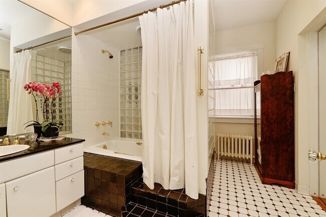 Building Photo - 2737 N Hampden Ct