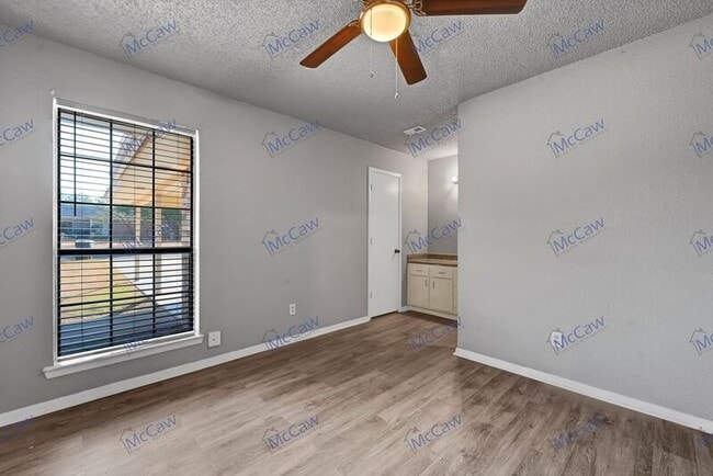 Building Photo - 409 Rockcrest Dr