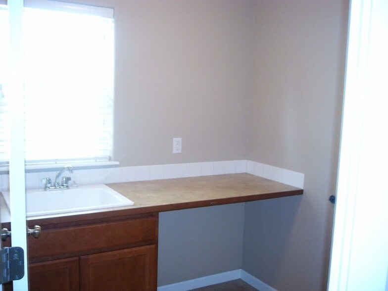 Building Photo - 5001 Balustrade Blvd SE
