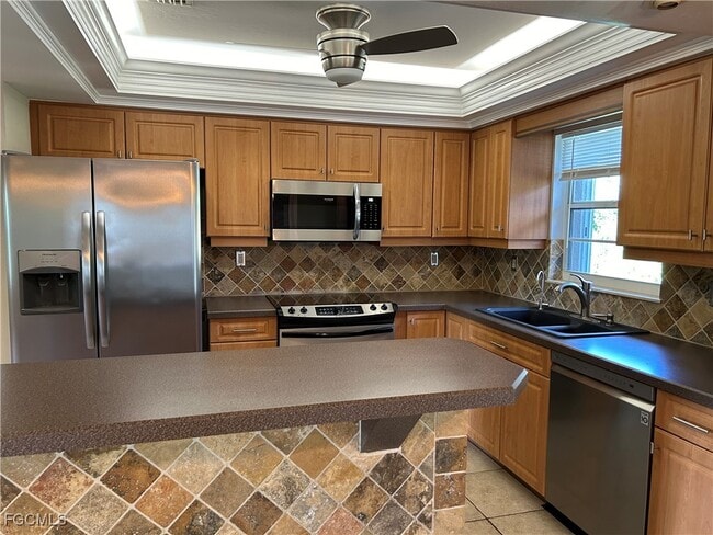 Building Photo - 717 SE 10th Ave