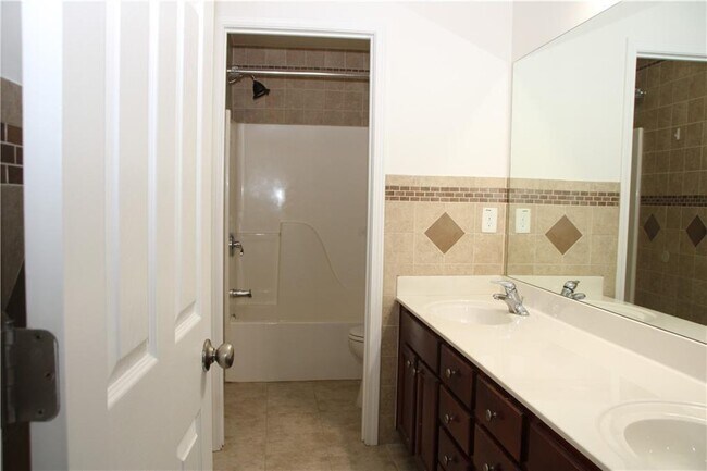 Building Photo - 1322 Loowit Falls Way