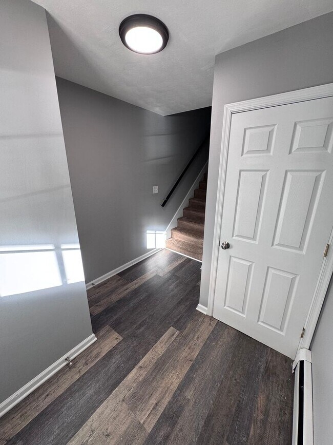 Building Photo - 103 W 2nd St