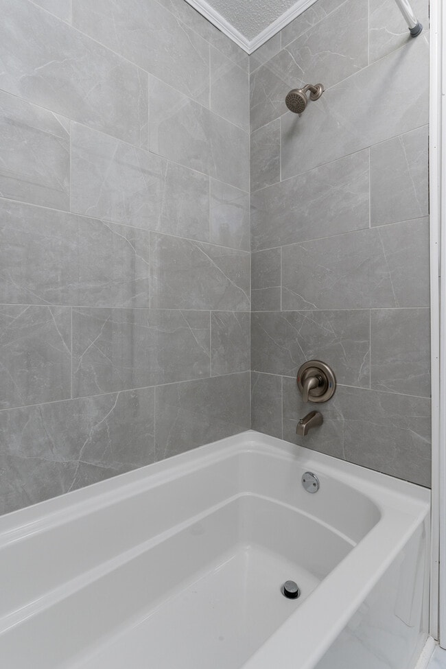 Building Photo - 216 Cross Hill Rd