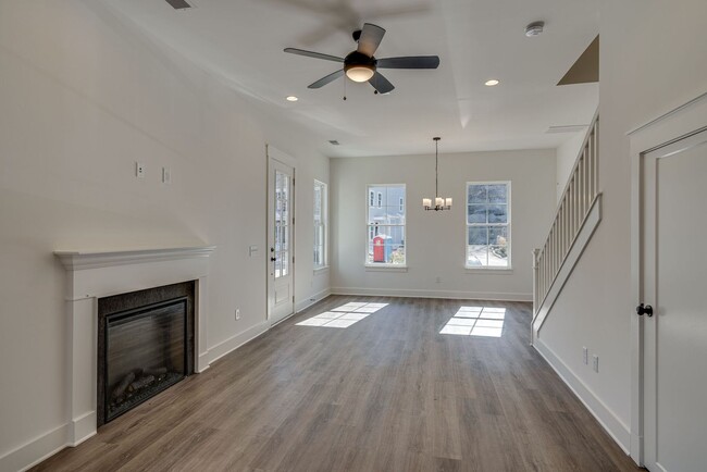 Building Photo - Smoking HOT 2BE/2.5BA townhouse in the gre...