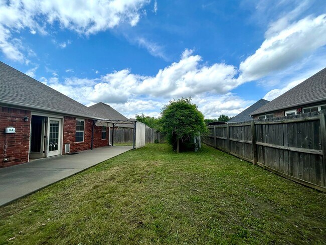 Building Photo - Stunning West Fayetteville Single Family Home
