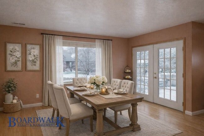 Building Photo - Beautiful 6 Bedroom Home in Sandy!