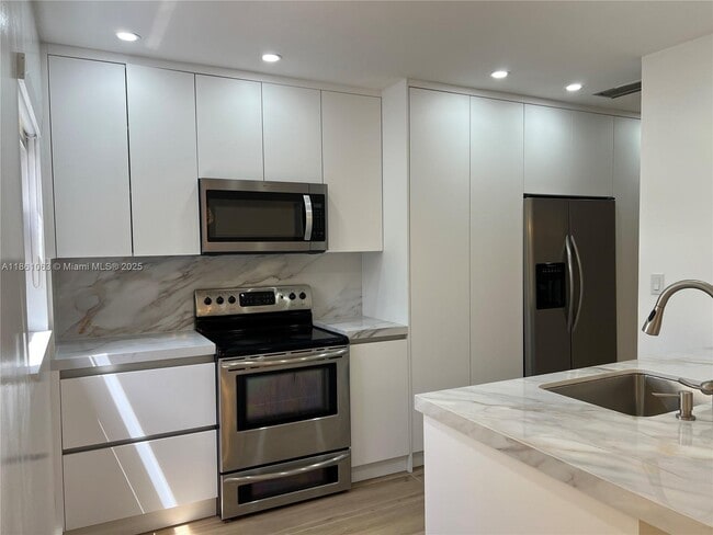Building Photo - 15400 Sharpecroft Dr