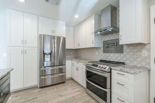 Primary Photo - BEAUTIFUL SOUTH SCOTTSDALE - CORNER LOT & ...