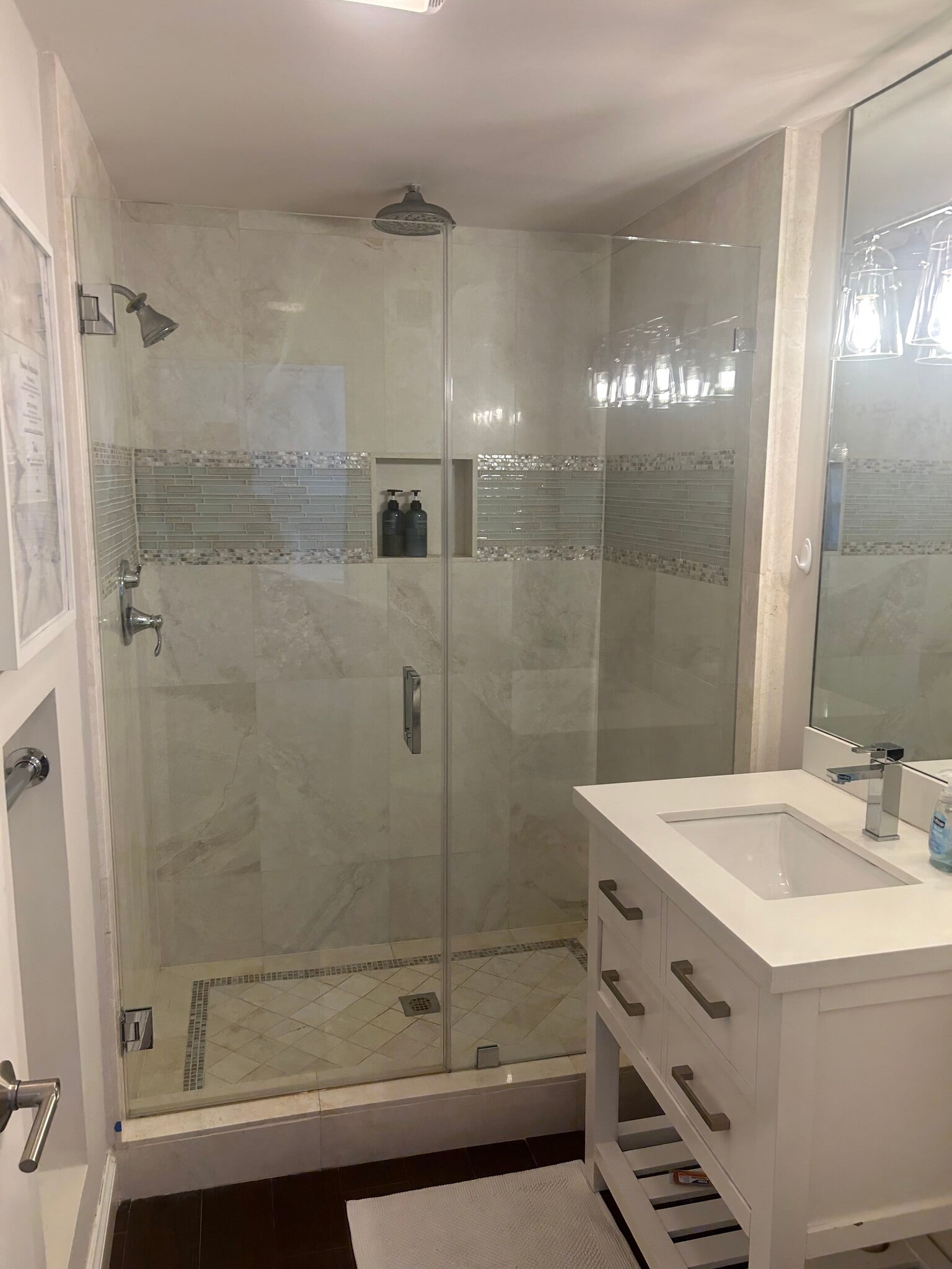 Building Photo - 840 1/2 Upland Road