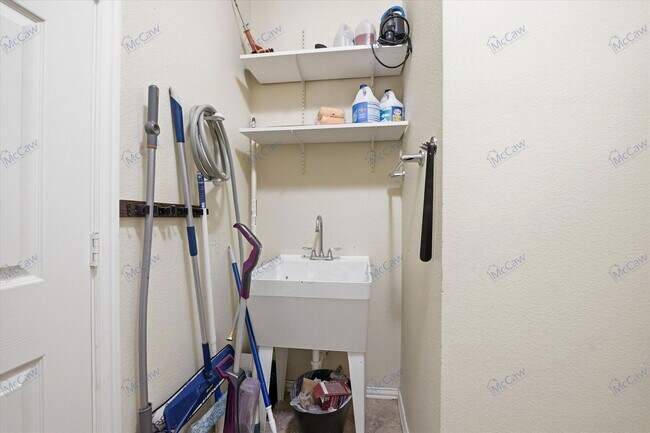 Building Photo - 2701 Stone Creek Dr