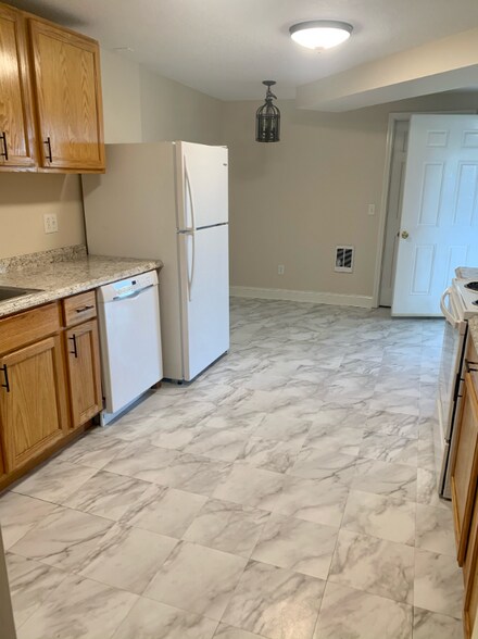 Building Photo - 1355 N Main St