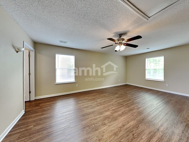 Building Photo - 515 Kingsman Ln