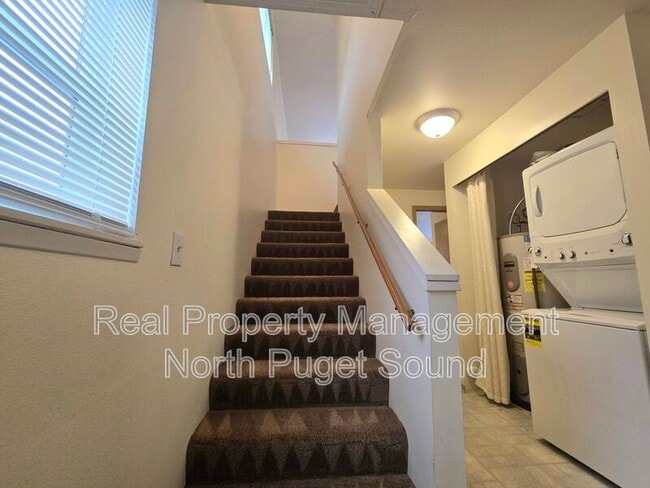 Building Photo - 8326 Henning Dr