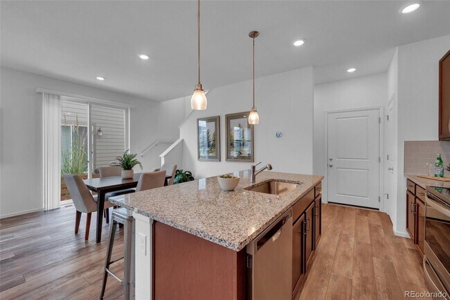 Building Photo - 1094 Anker Dr
