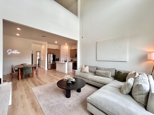 Building Photo - Spacious & Beautiful 3/BR 2/BA Two-Level Home with Garage & Fenced Yard