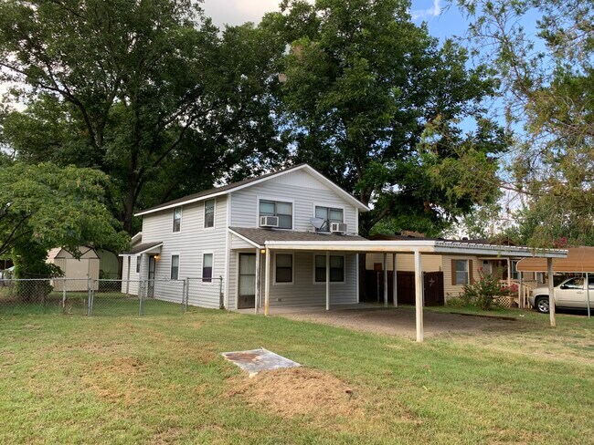 Primary Photo - 401 Murdock Ave