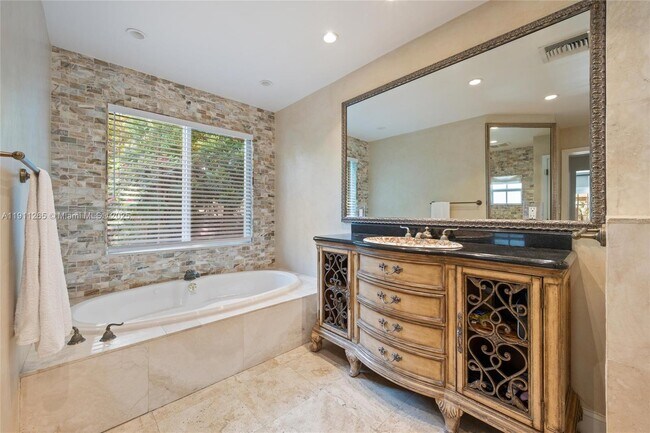 Building Photo - 3308 NE 16th Pl