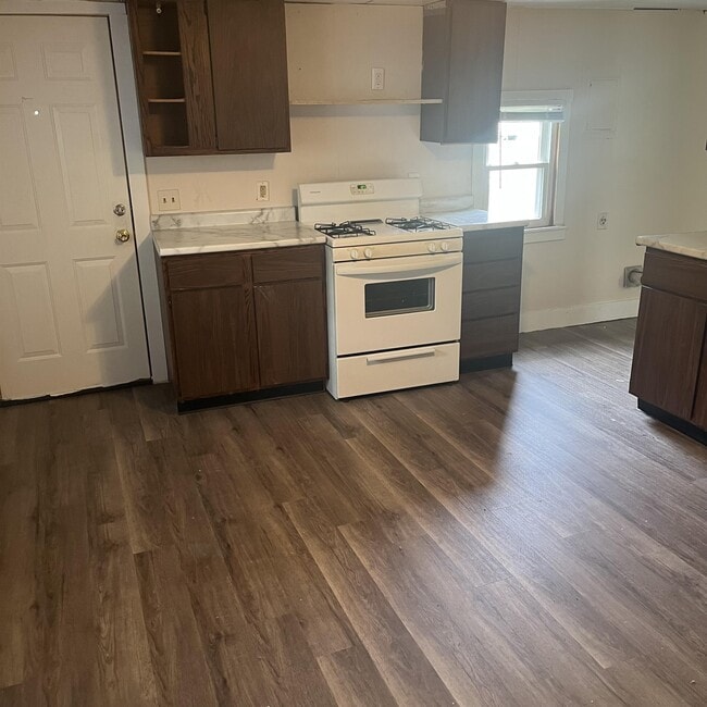 Building Photo - 412 E Columbia Ave