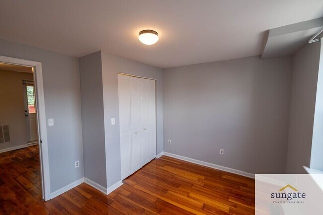 Building Photo - 427 S Durham St