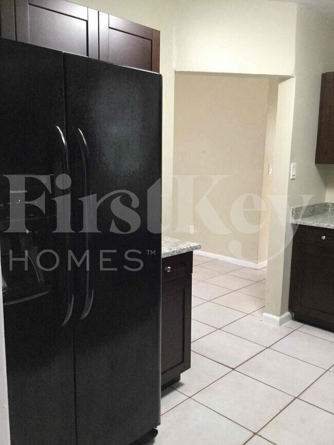 Building Photo - 1121 NW 23rd Terrace