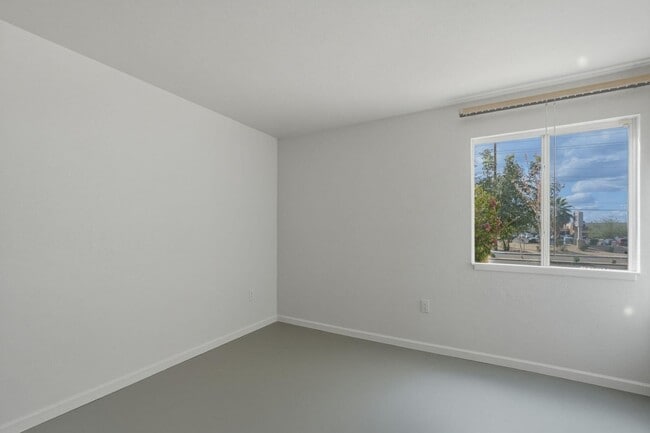 Building Photo - 8055 E Thomas Rd