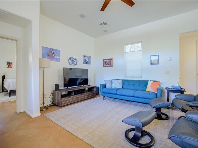 Building Photo - 10570 E Eleanor Maldonado Pl
