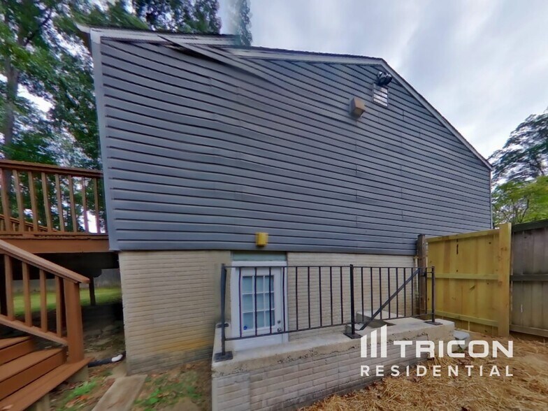 Building Photo - 9851 Branchleigh Rd