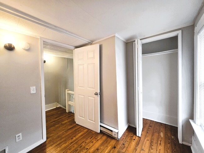 Building Photo - Three Bedroom House off of Campbell Avenue!